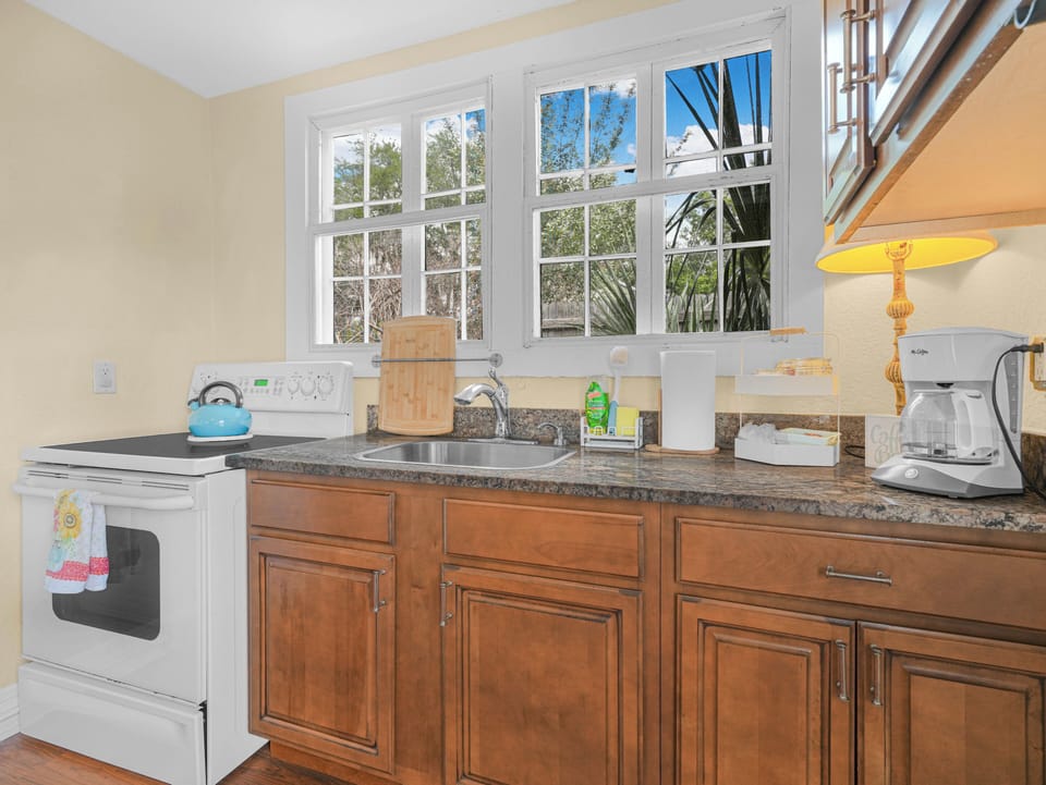 Full kitchen
