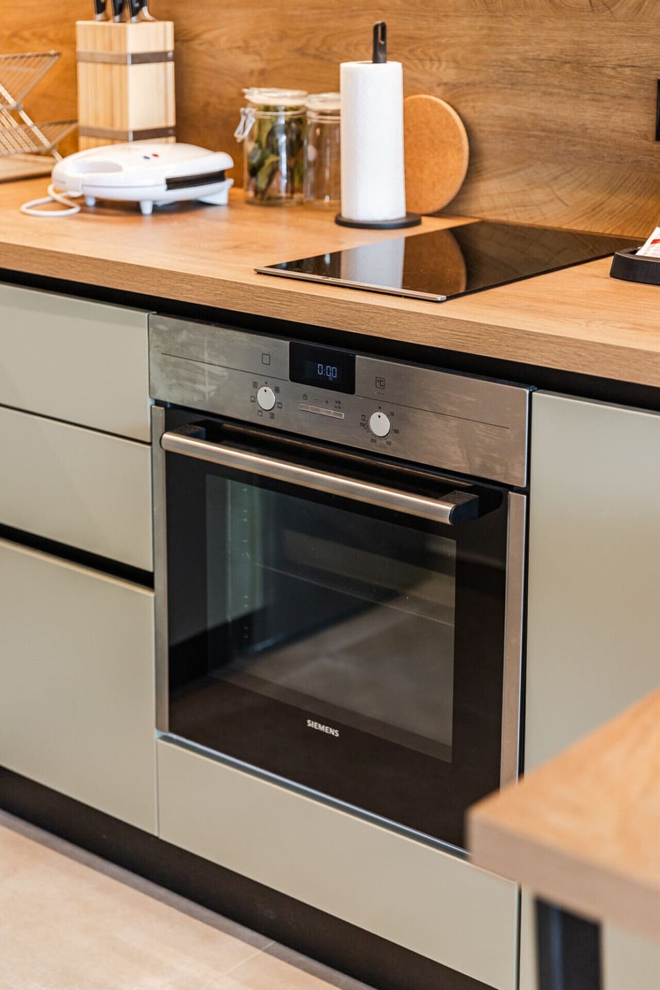 Fully-equipped kitchen details
