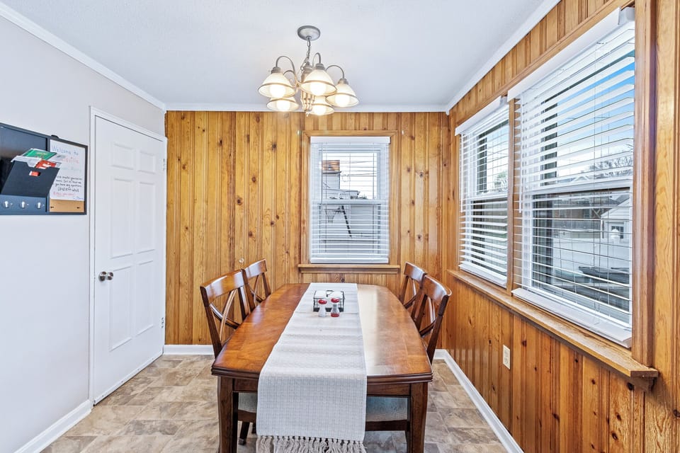 "Well stocked, very comfortable. Convenient to Expo. Flexible check-in." Melanie