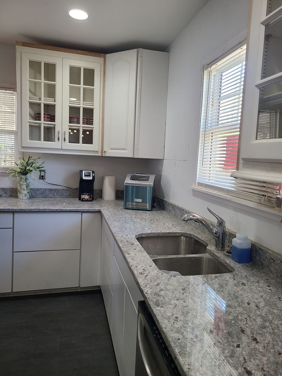 full kitchen 
