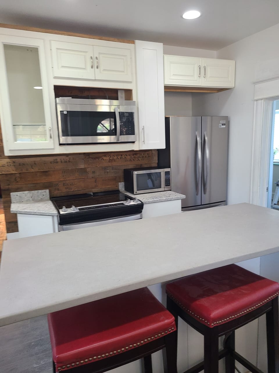 full kitchen 
