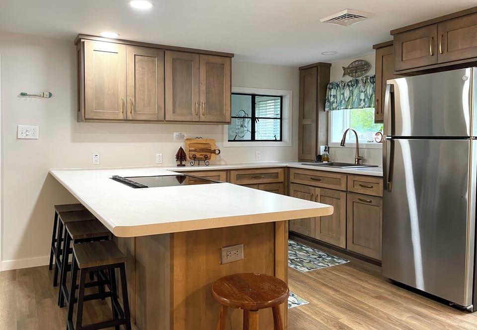 Stone Lake Cottage Retreat: Everything you need without the clutter — plus a peninsula bar for extra seating and easy conversation.