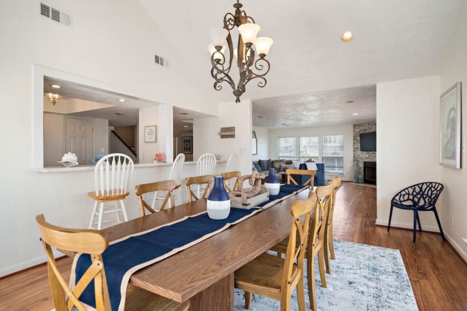 Another angle of the dining area