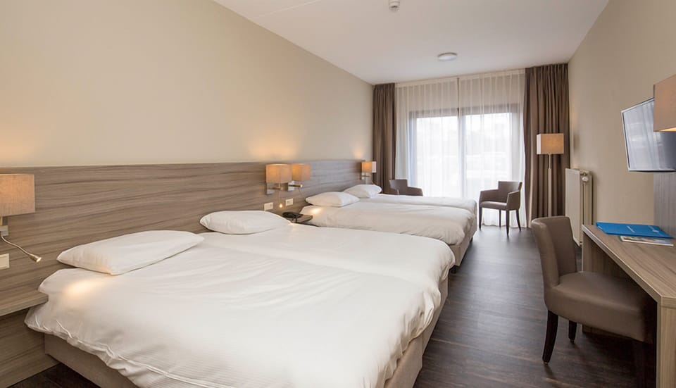 Unit with four twin beds