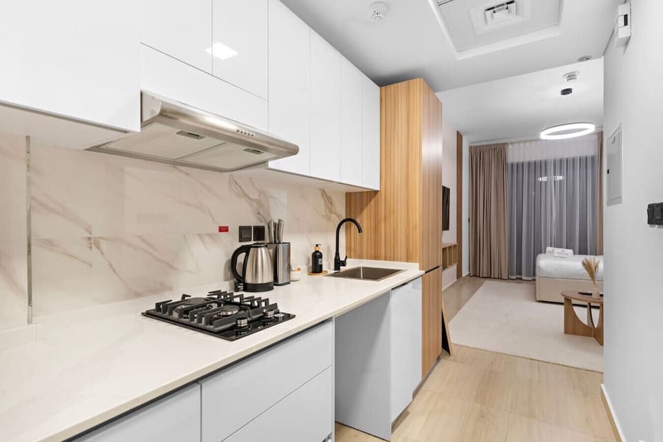 Modern Kitchen: Enjoy sleek appliances and a chic design for your culinary adventures!