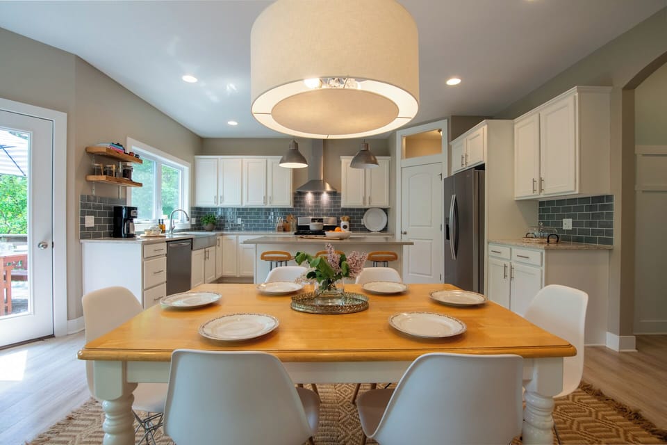 Relax and dine with space to grow