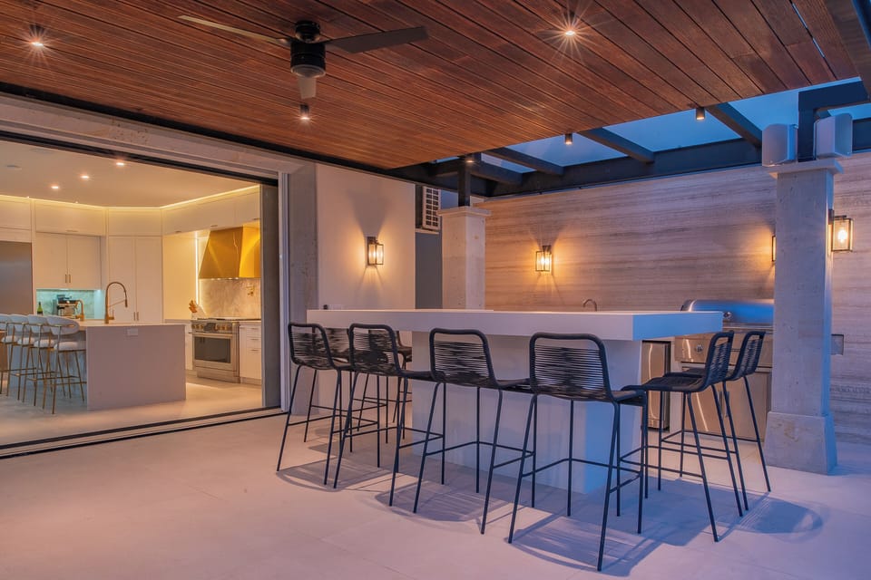 Outdoor bar