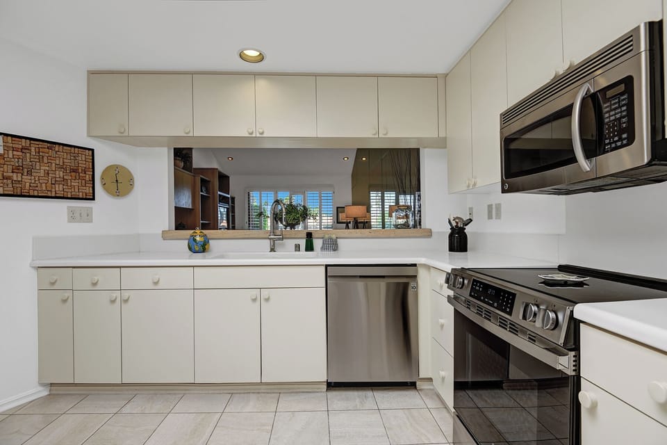 KITCHEN CONTINUED.jpg mls