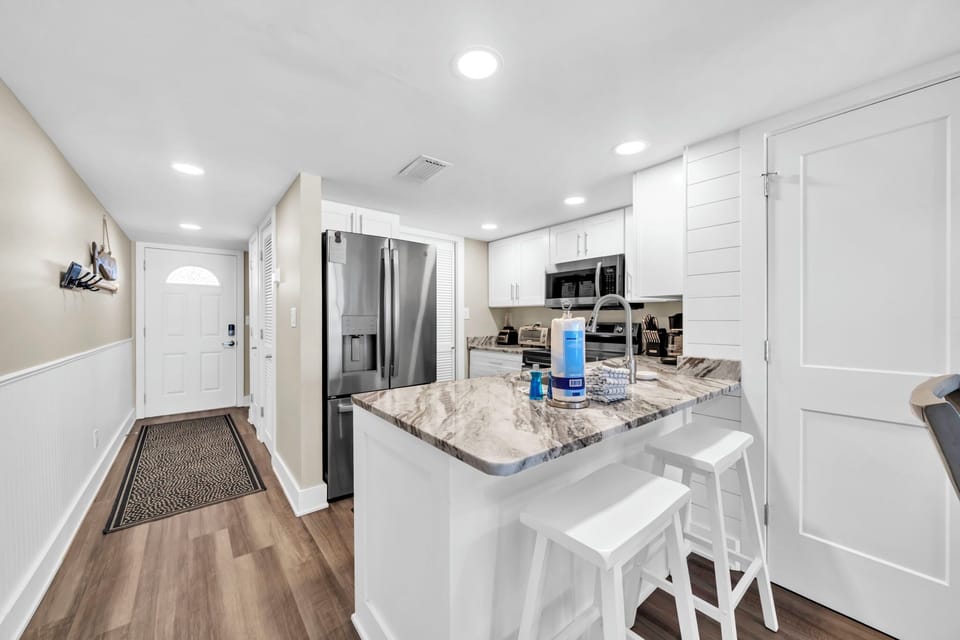 Kitchen with eat in bar seating
