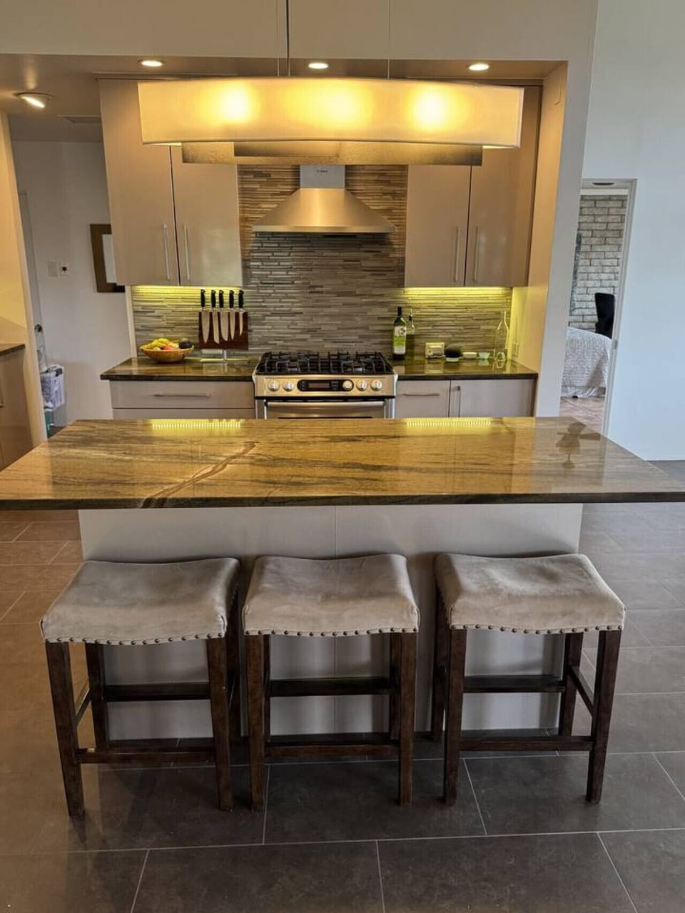 Fully-Equipped Kitchen and Kitchen Island