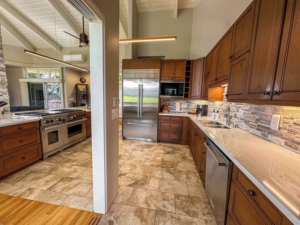 Stunning fully equipped kitchen