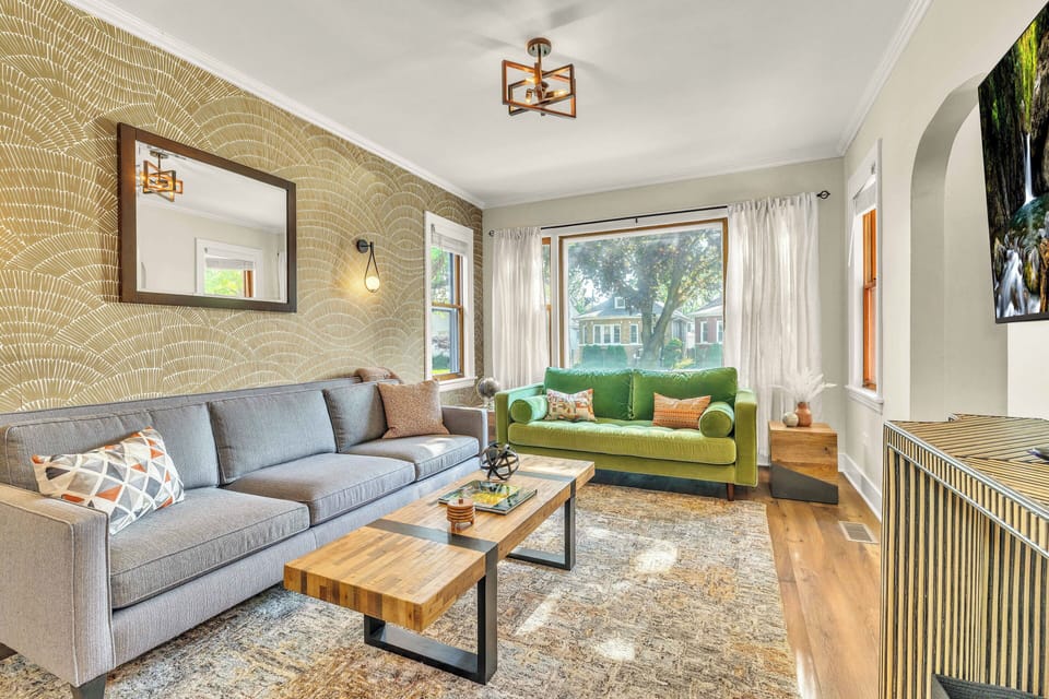 Living Room seats 8-10