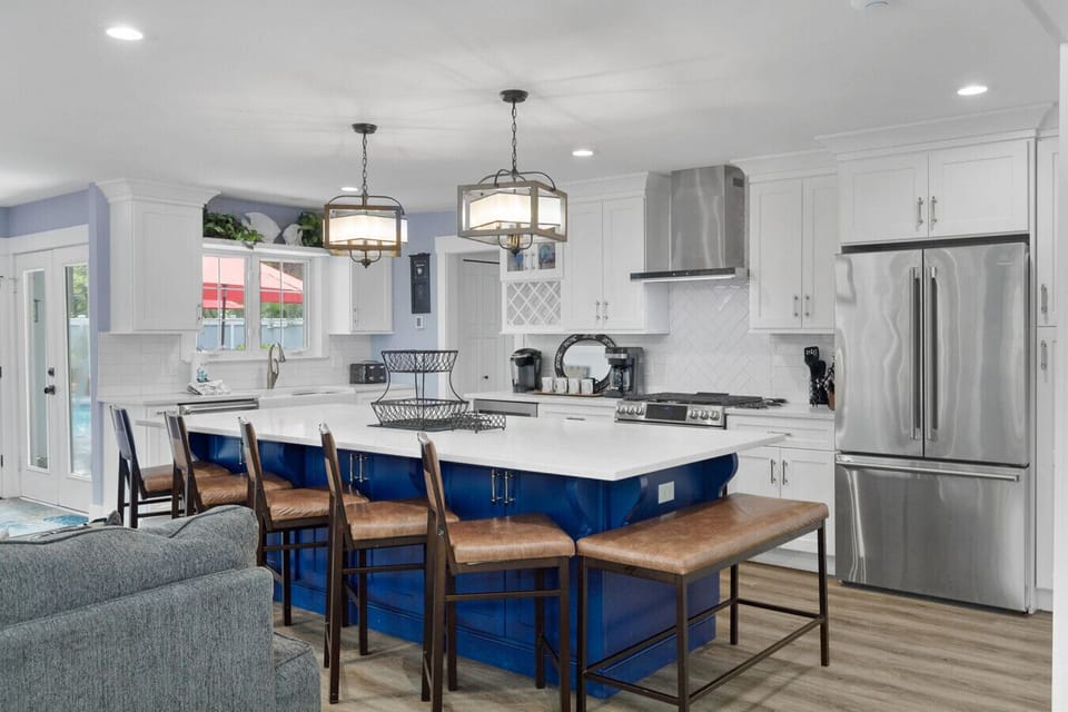 Generous Island for Meals & Mingling