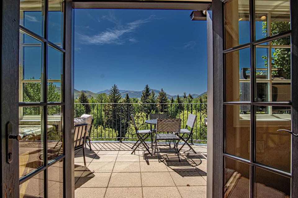 Welcome to Chateau Du Soleil, a luxurious 4-bedroom Ketchum rental home.