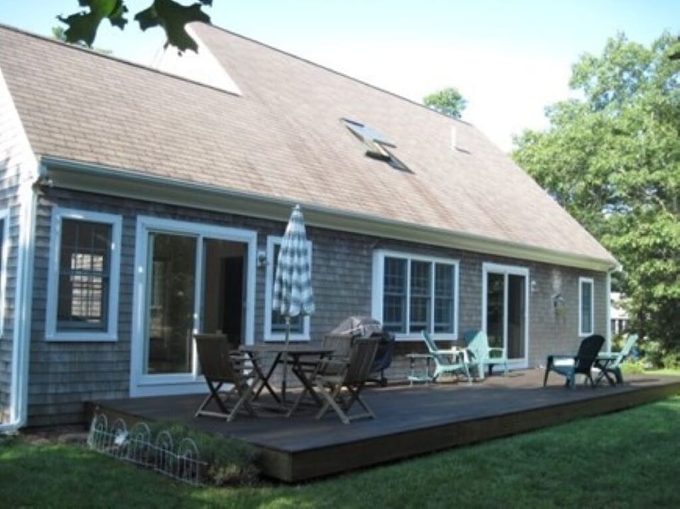 Private Back Yard - large deck, gas grill perfect for being outdoors  