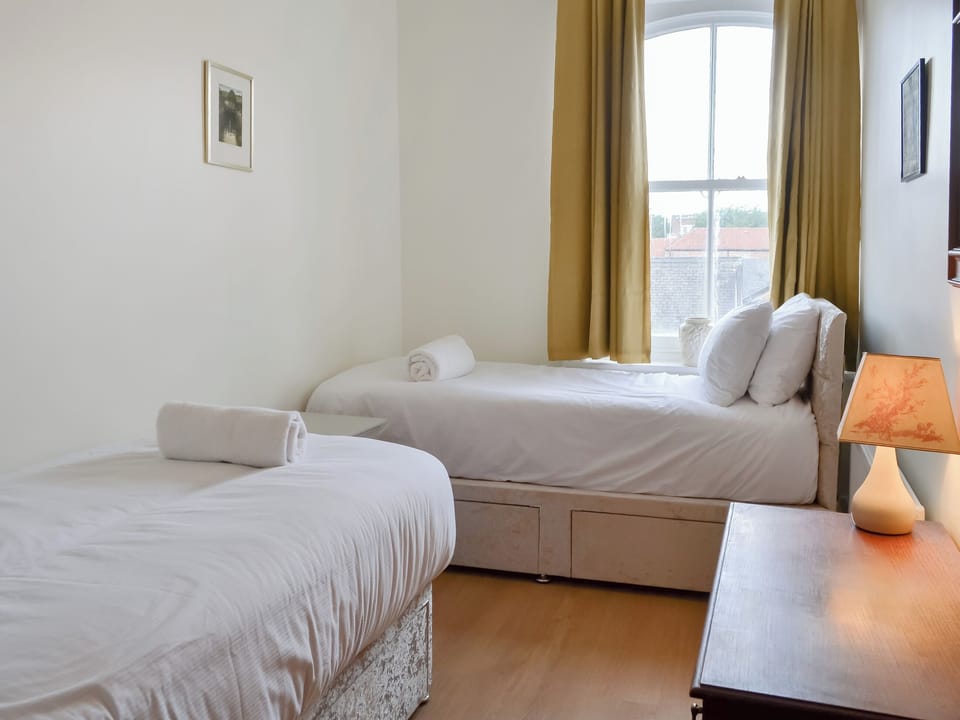 Twin bedroom | The Esk - Flat 5 - Holgreaves Apartments, York