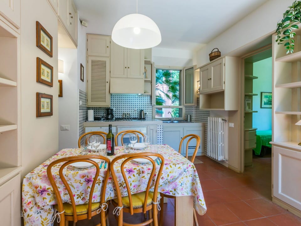 Furniture, Interior Design, Flooring, Kitchen, Wood, Countertop, Kitchen Appliance, Ceiling, Chair, Kitchen & Dining Room Table