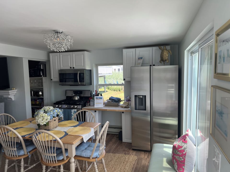 Kitchen/Dining area