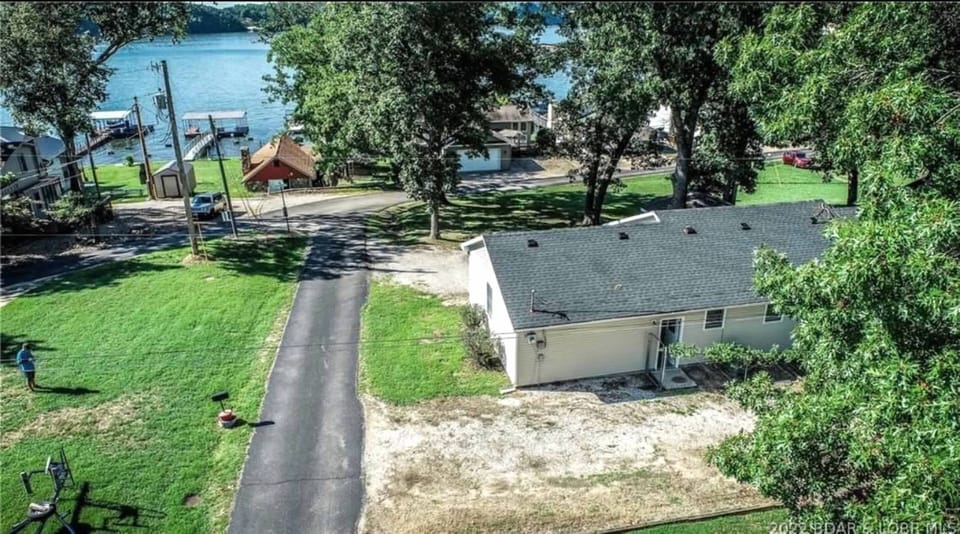 Ample parking front/back