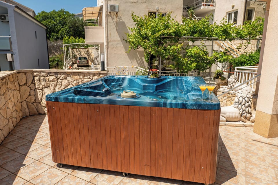 Hot tub