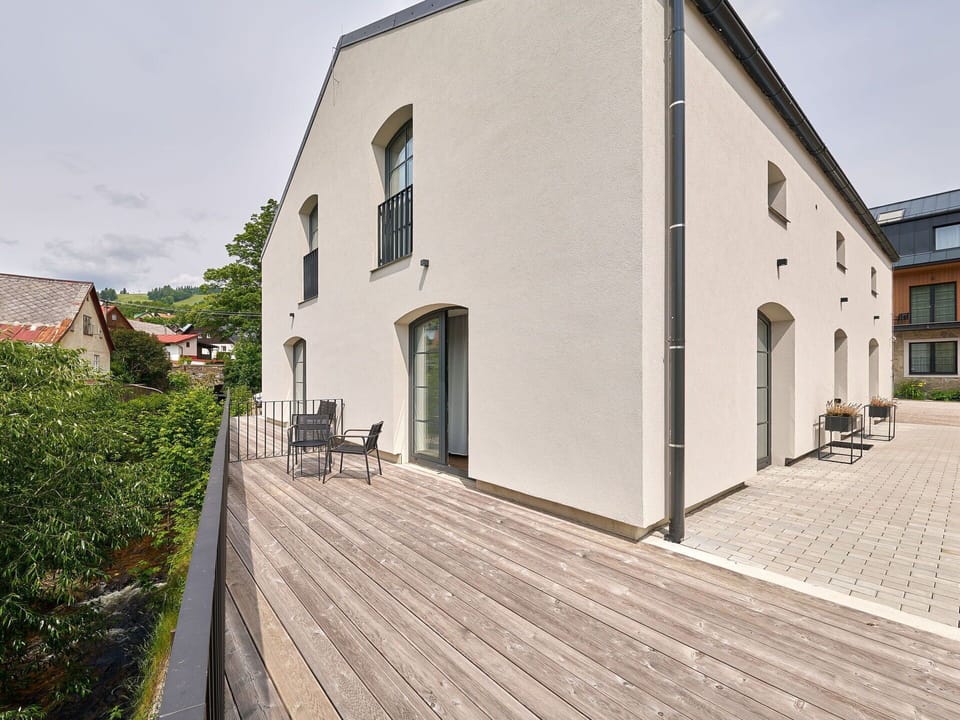 Home, Estate, Handrail, Driveway, Plaster, Balcony, Siding, Daylighting, Villa