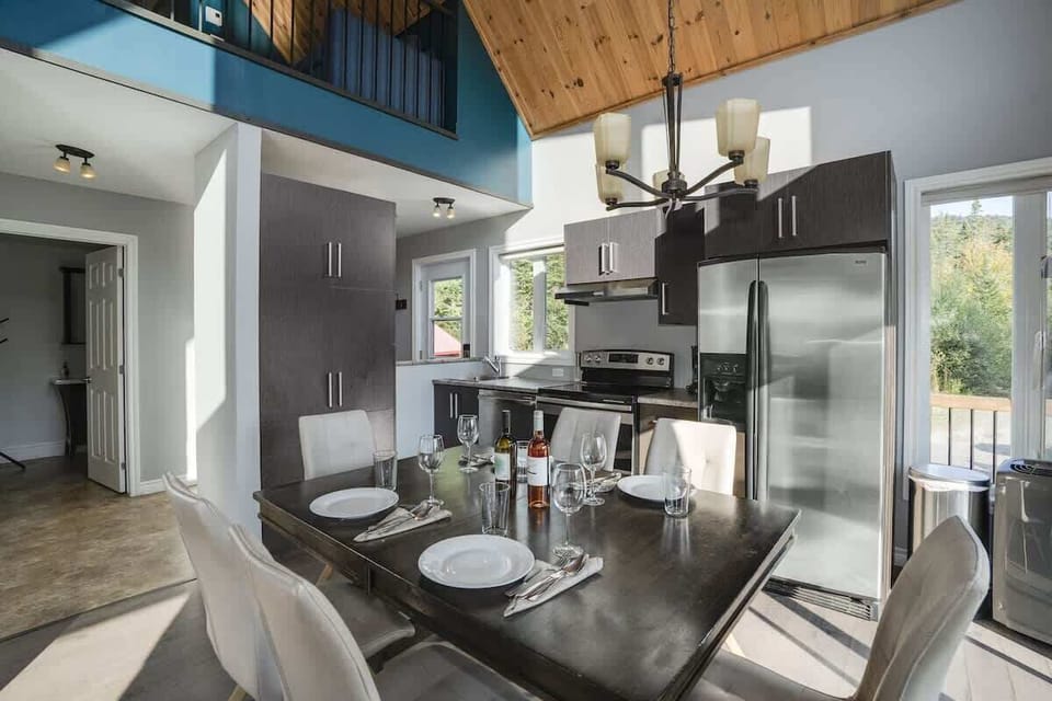 A functional and well-equipped kitchen for preparing meals in style.