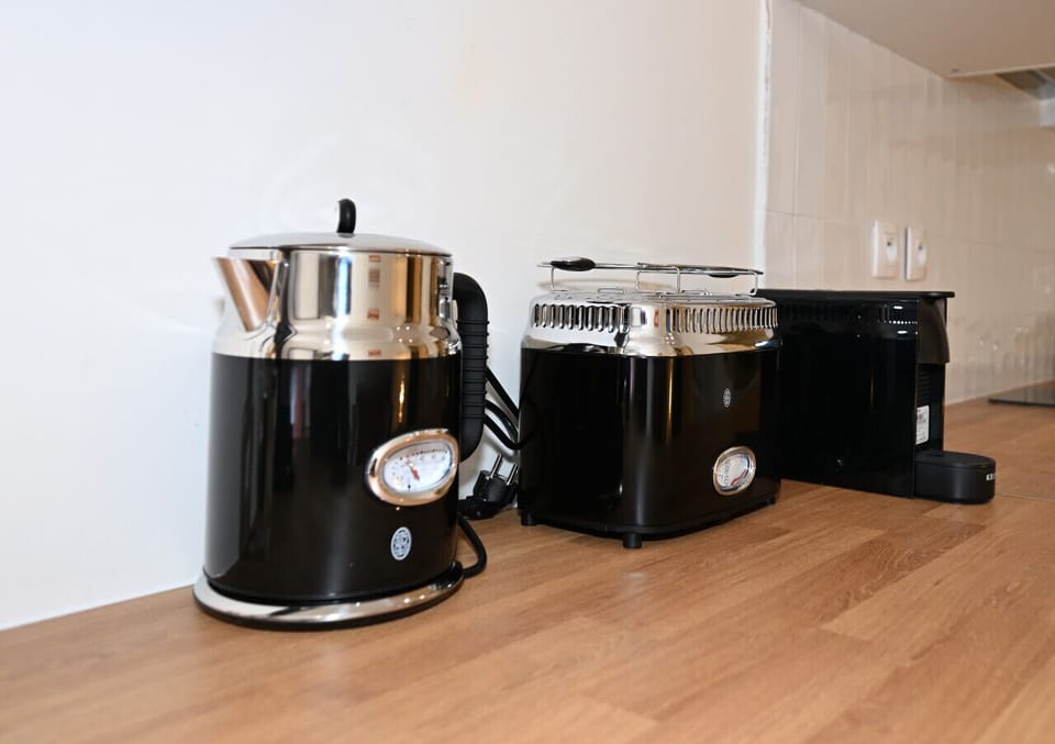 Kitchen amenities