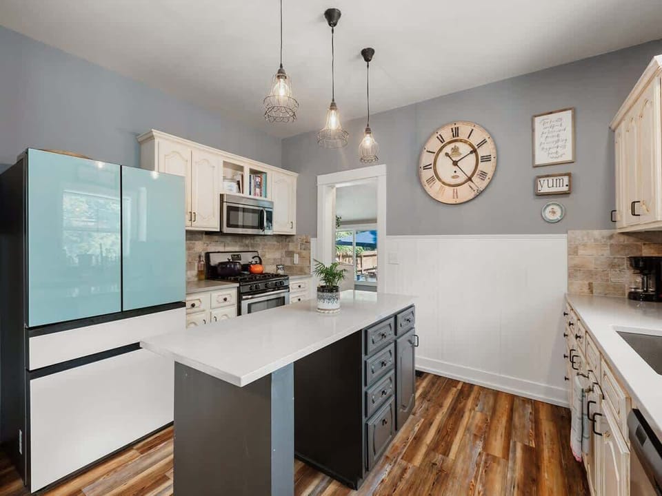 6th St Green Loveland Travel NoCoast Vacation Rental Airbnb VRBO fully stocked kitchen