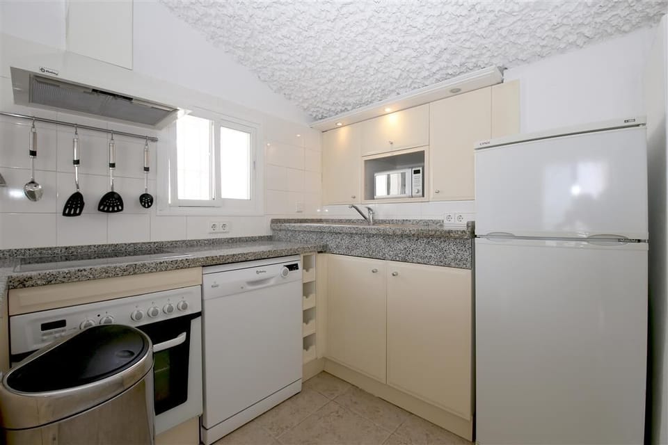 Another picture of the fully equipped open kitchen