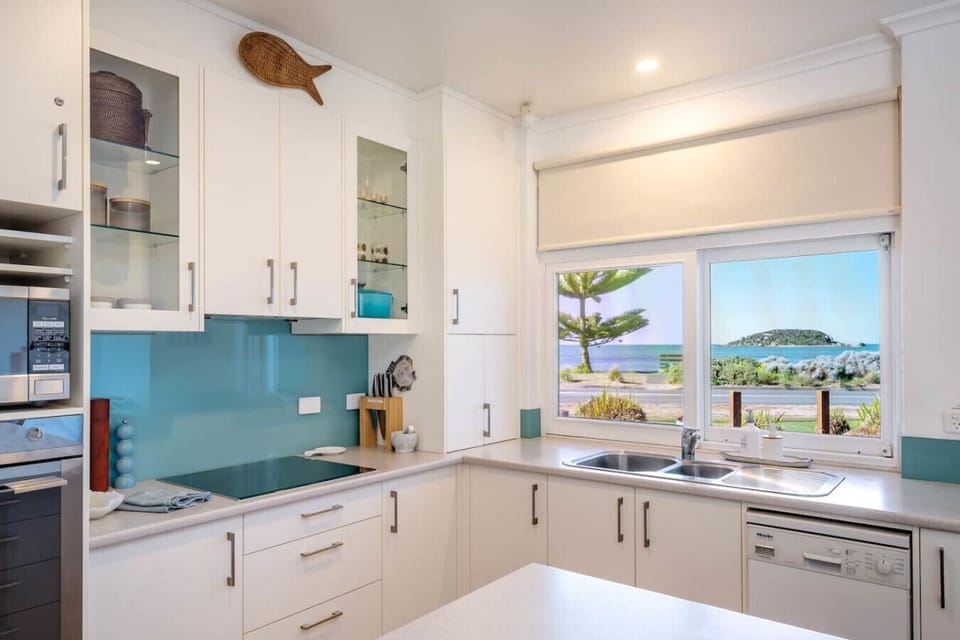 Cook with ease in a bright kitchen that keeps the ocean in view and everything within reach.