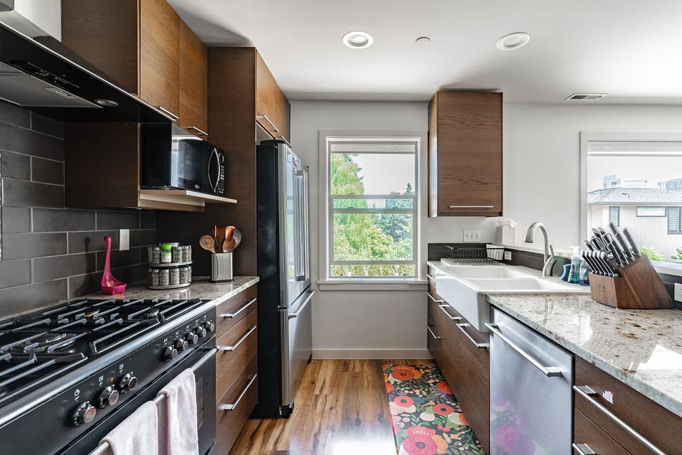 Full size high-end kitchen 