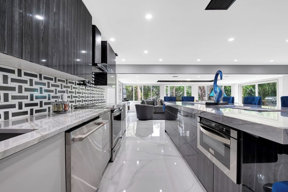 Fully equipped chef’s kitchen with stainless appliances and bold design.