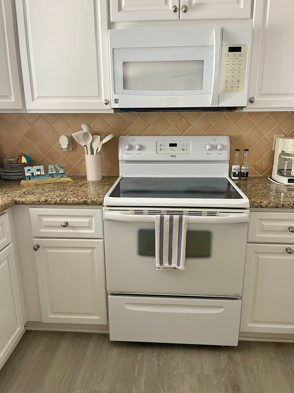 Full size kitchen
