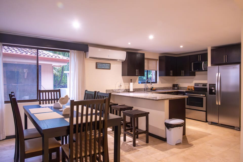 Kitchen & Dining