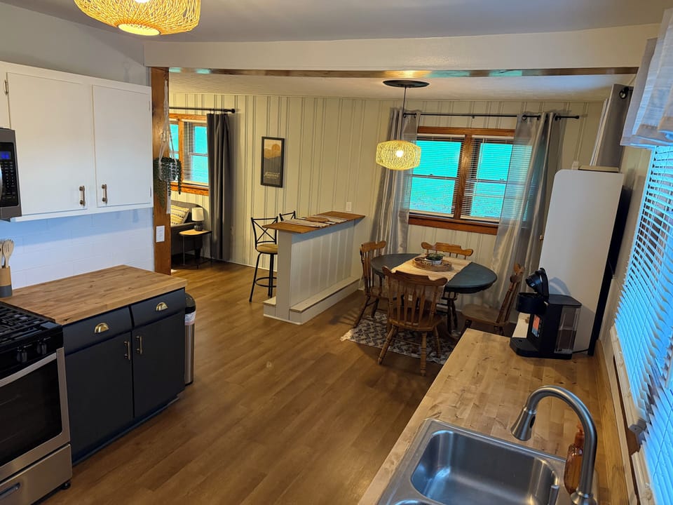 Kitchen/Dining combo