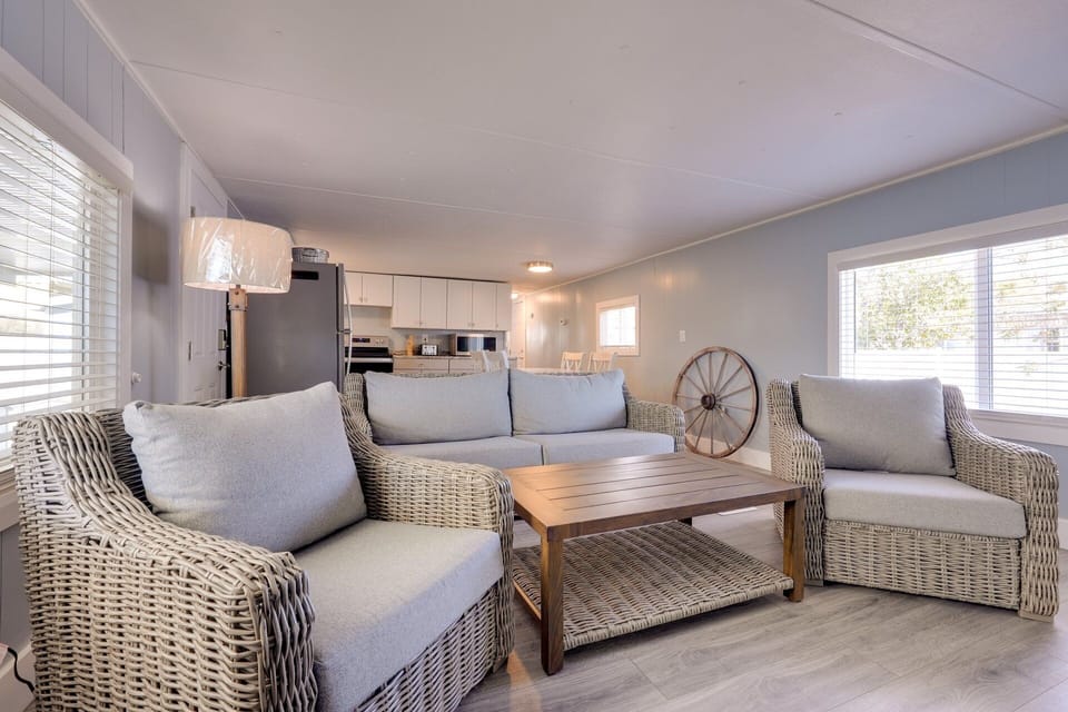 Comfortable wide wicker sofa and chairs guest house 1