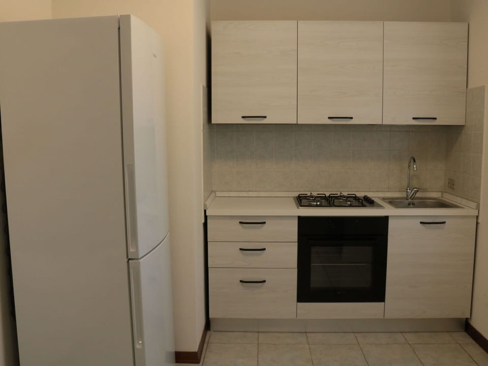 Kitchen Appliance, Major Appliance, Kitchen, Countertop, Cabinetry, Wood, Flooring, Interior Design, Stove, Home