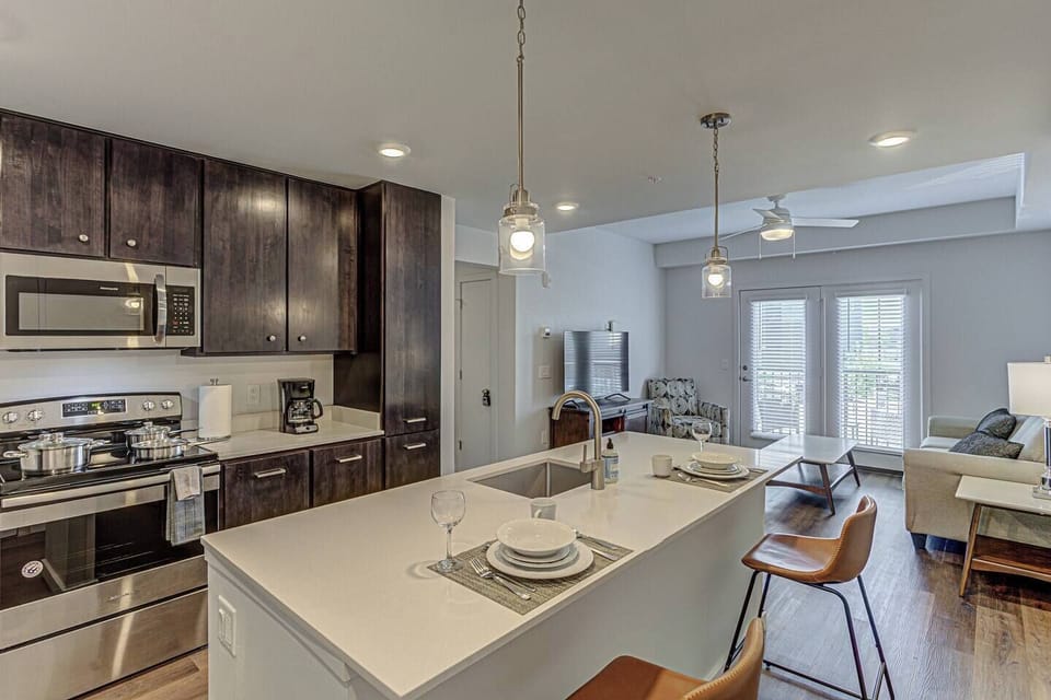 Brand New Kitchen w/ bar stools