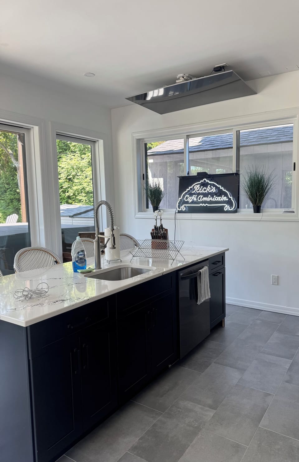 ENCLOSED SUNROOM