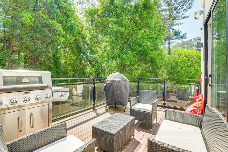 Deck | Gas Grill | Big Green Egg | Access From 1st Floor