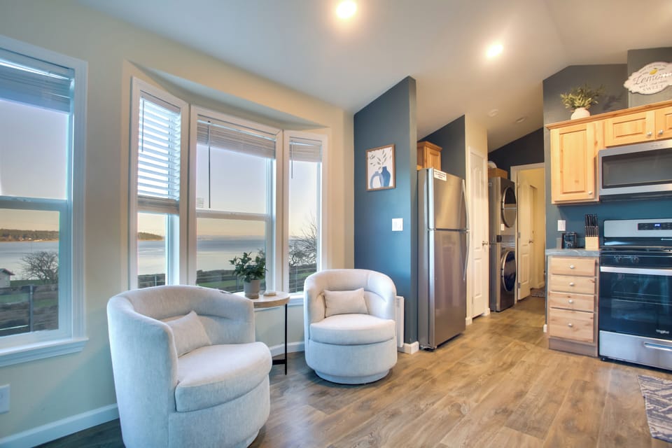 Living Room | Free WiFi | Full Sleeper Sofa