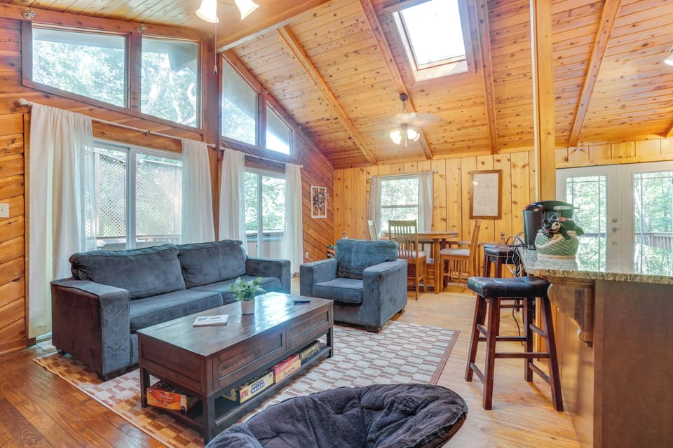 Cleveland Vacation Rental | 2BR | 2BA | 2,628 Sq Ft | 12 Steps Required