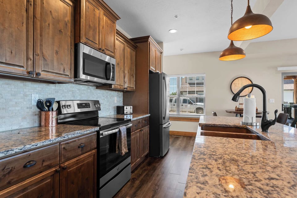 Stainless steel appliances ready for all your vacation cooking!