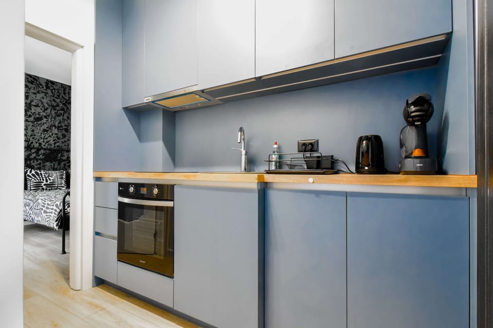 Cook with joy in this modern kitchen – book your culinary retreat!