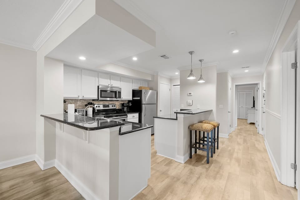 Kitchen with Breakfast Bar