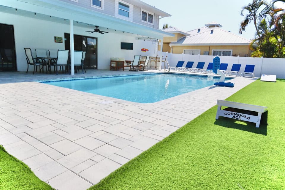 Pool and lounge area