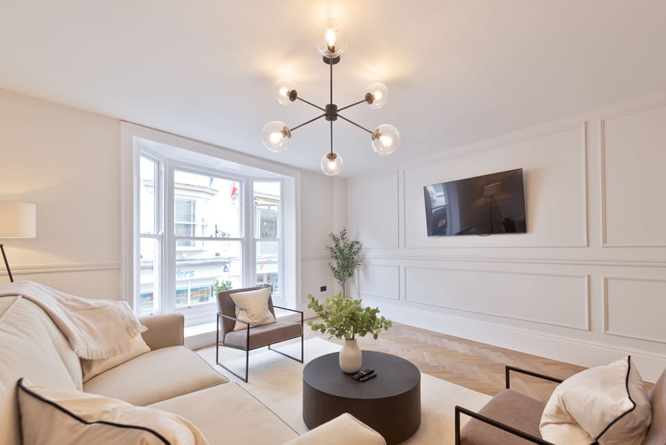 Living Room / Lounge