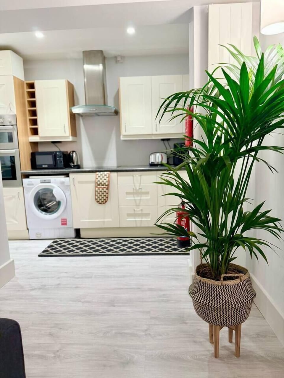 e30b9457-6e05-4479-adff-7ec901674500