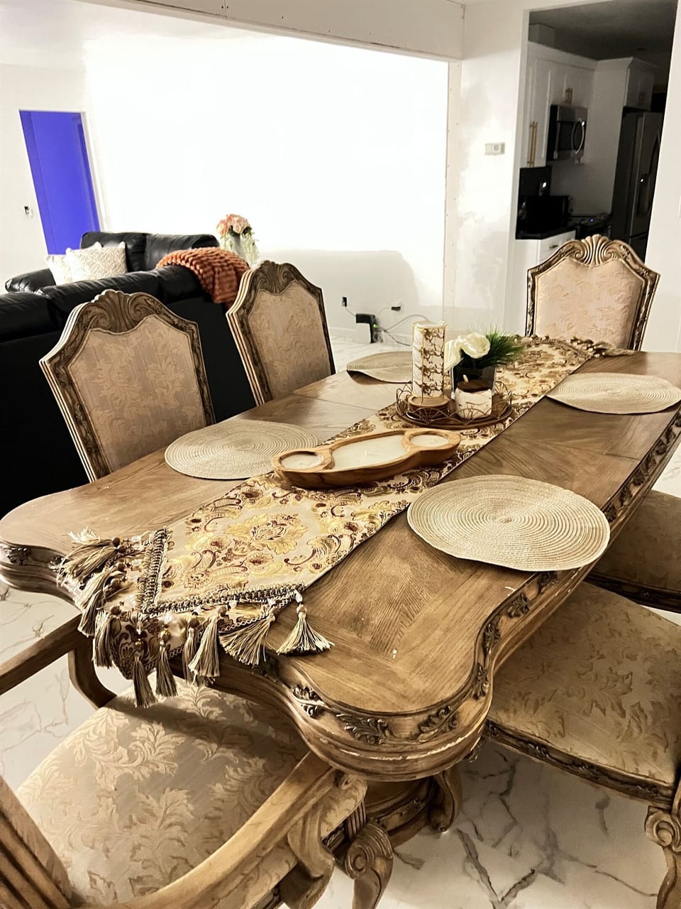 Dining Area.jpg