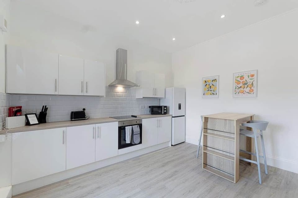 Family-friendly kitchen oasis equipped with all essentials, including a washer & dryer, oven, fridge and full cookware set.